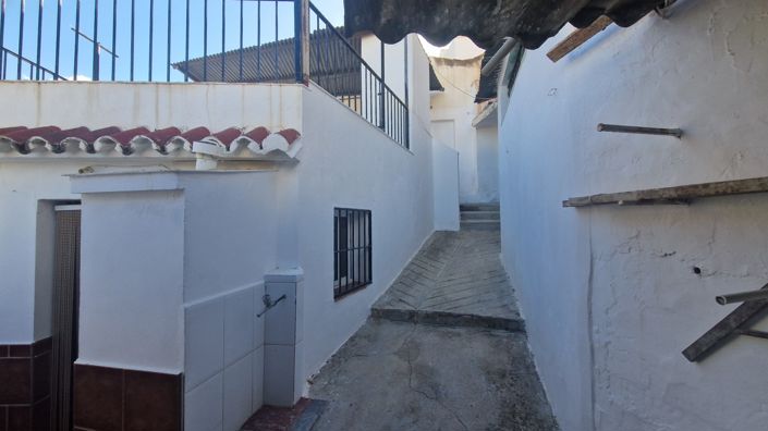 Image No.35-3 Bed Townhouse for sale