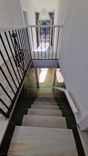 Image No.17-6 Bed Country House for sale