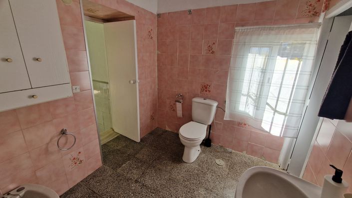 Image No.19-6 Bed Country House for sale