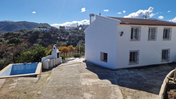 Image No.41-6 Bed Country House for sale