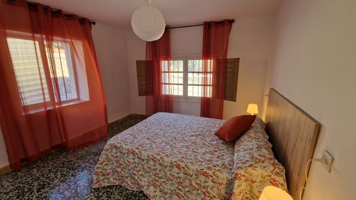 Image No.7-6 Bed Country House for sale