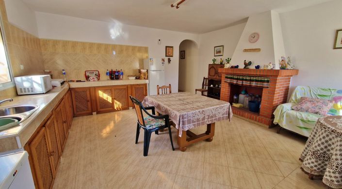 Image No.4-2 Bed Country House for sale