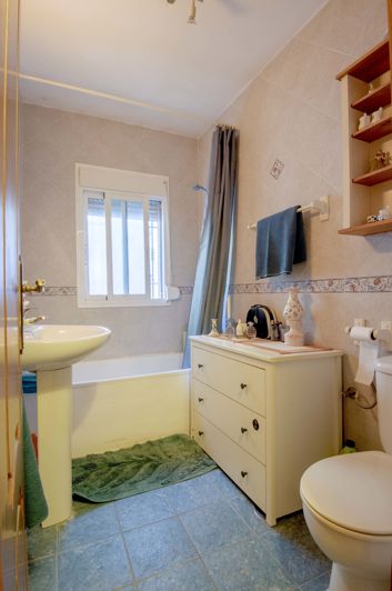 Image No.15-4 Bed Country House for sale