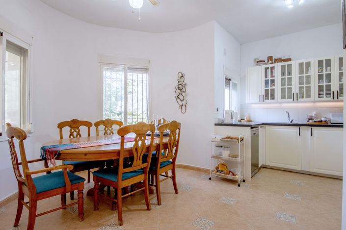 Image No.22-4 Bed Country House for sale