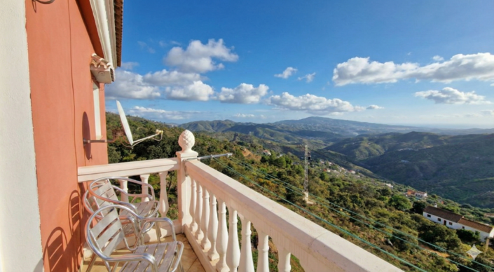 Image No.14-2 Bed Townhouse for sale