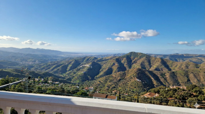 Image No.42-2 Bed Townhouse for sale