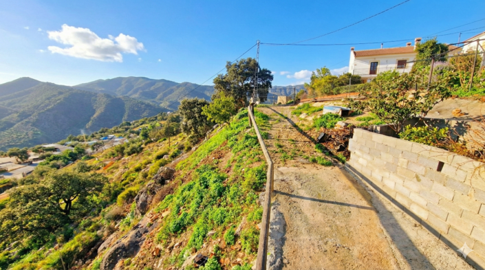 Image No.6-2 Bed Townhouse for sale