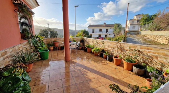 Image No.9-2 Bed Townhouse for sale