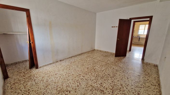 Image No.13-4 Bed Country House for sale