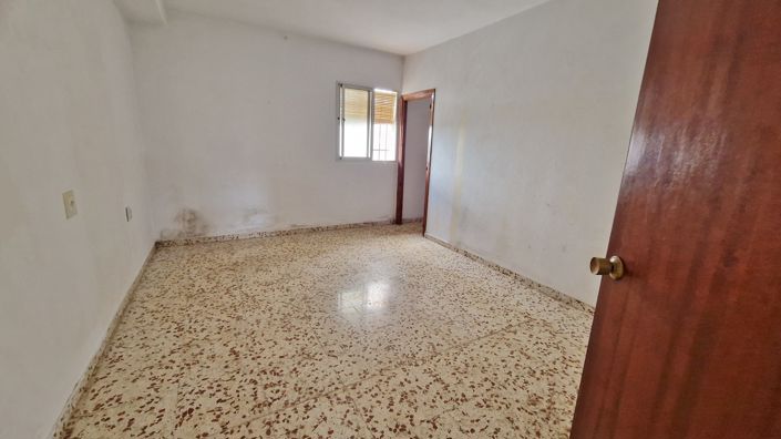 Image No.14-4 Bed Country House for sale