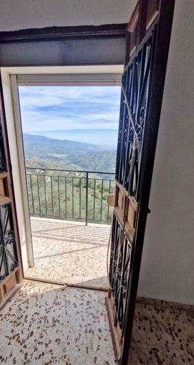 Image No.17-4 Bed Country House for sale