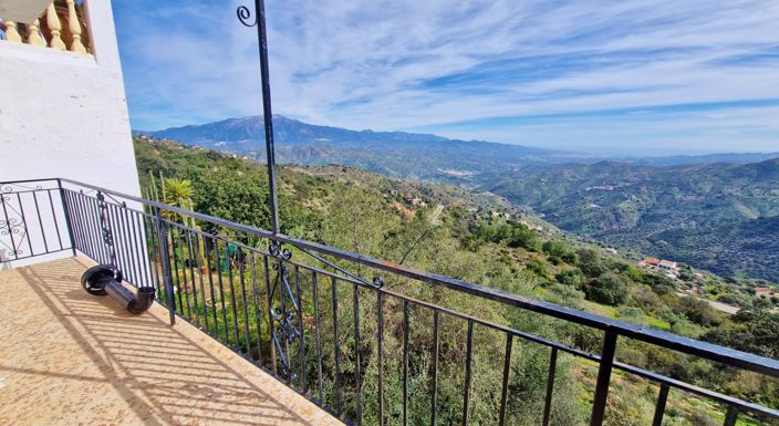 Image No.19-4 Bed Country House for sale