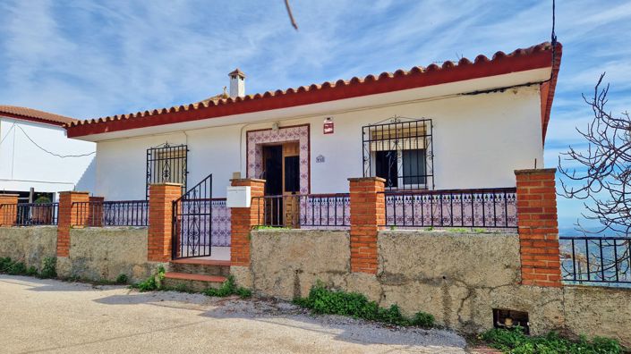 Image No.2-4 Bed Country House for sale