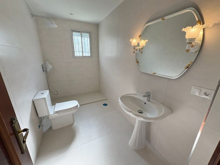 Image No.17-4 Bed Apartment for sale