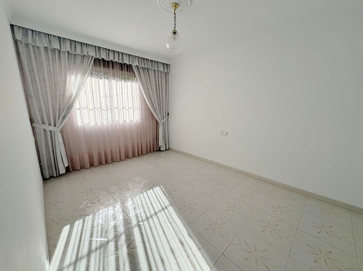 Image No.18-4 Bed Apartment for sale