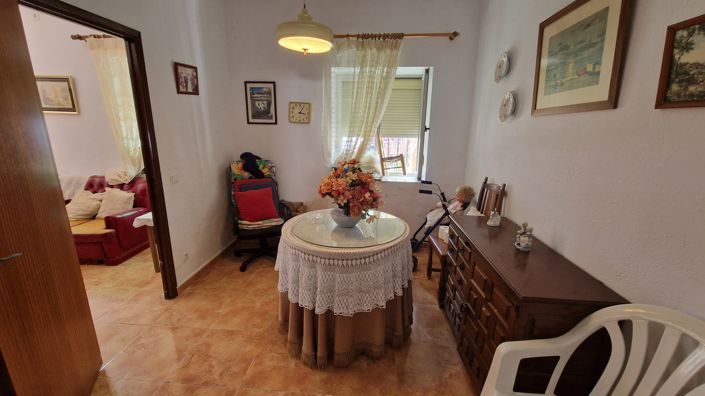 Image No.17-5 Bed Townhouse for sale