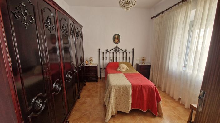 Image No.19-5 Bed Townhouse for sale