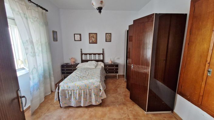 Image No.21-5 Bed Townhouse for sale