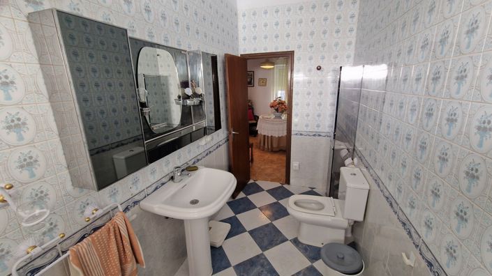 Image No.24-5 Bed Townhouse for sale