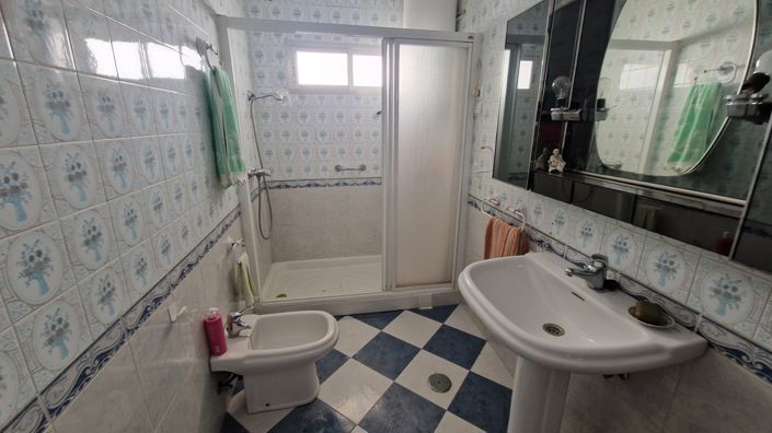 Image No.25-5 Bed Townhouse for sale