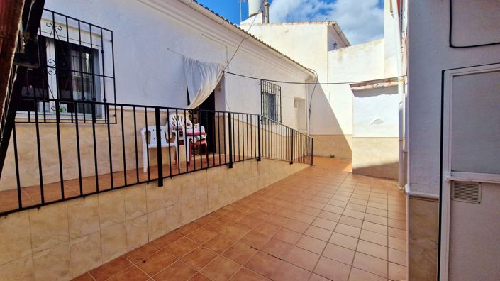 Image No.28-5 Bed Townhouse for sale