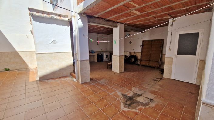 Image No.32-5 Bed Townhouse for sale