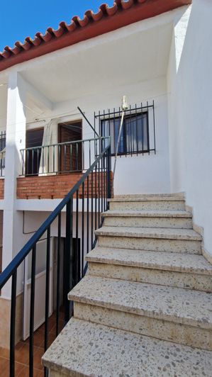 Image No.40-5 Bed Townhouse for sale