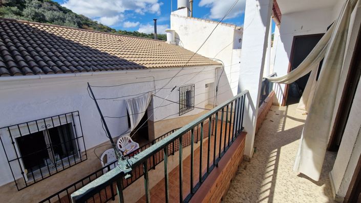 Image No.42-5 Bed Townhouse for sale