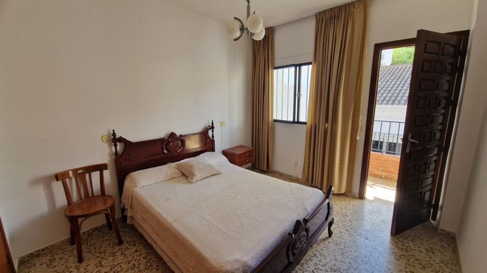 Image No.44-5 Bed Townhouse for sale