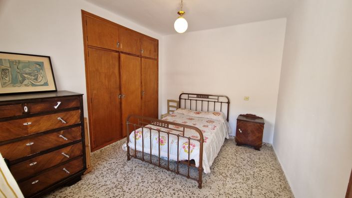 Image No.45-5 Bed Townhouse for sale