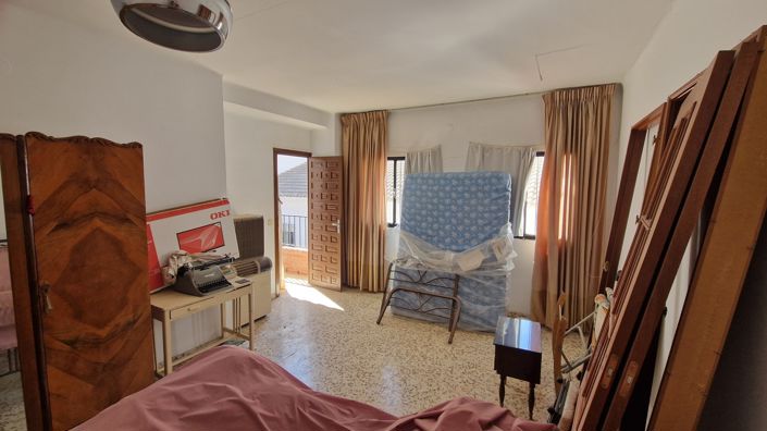 Image No.48-5 Bed Townhouse for sale