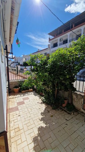 Image No.7-5 Bed Townhouse for sale