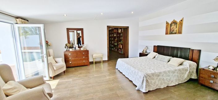 Image No.18-3 Bed Country House for sale