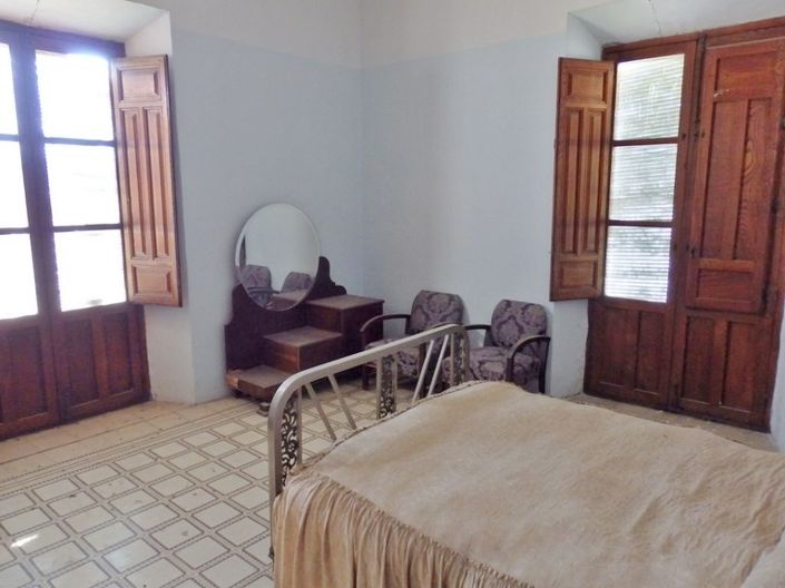 Image No.13-7 Bed Townhouse for sale