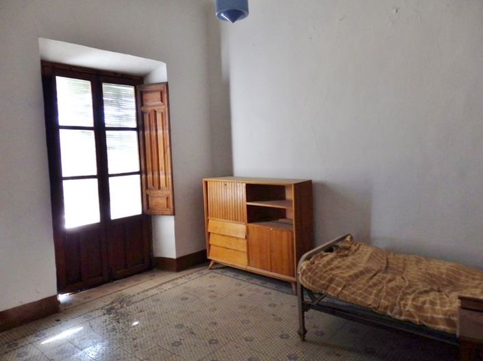 Image No.17-7 Bed Townhouse for sale