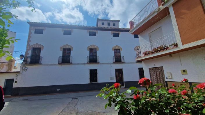 Image No.2-7 Bed Townhouse for sale
