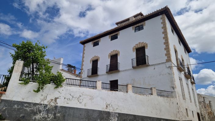 Image No.22-7 Bed Townhouse for sale