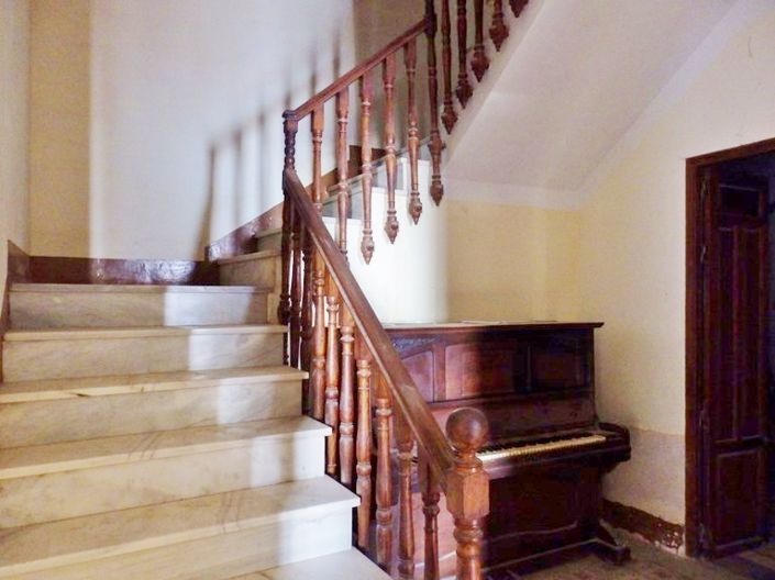 Image No.9-7 Bed Townhouse for sale