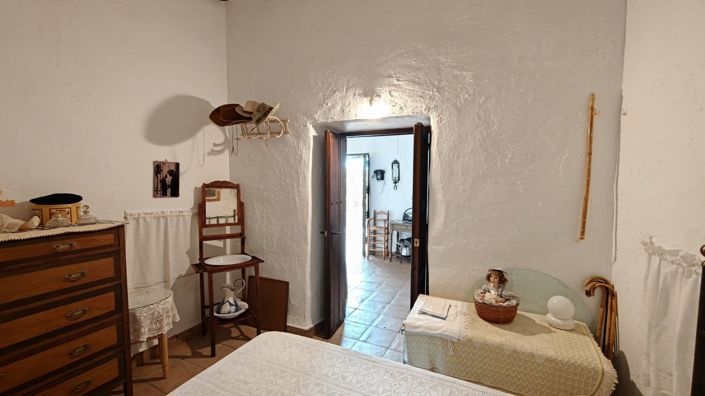 Image No.22-4 Bed Country House for sale