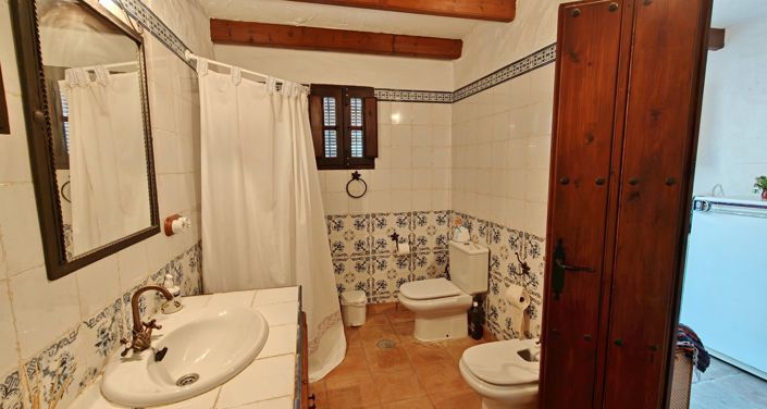 Image No.24-4 Bed Country House for sale