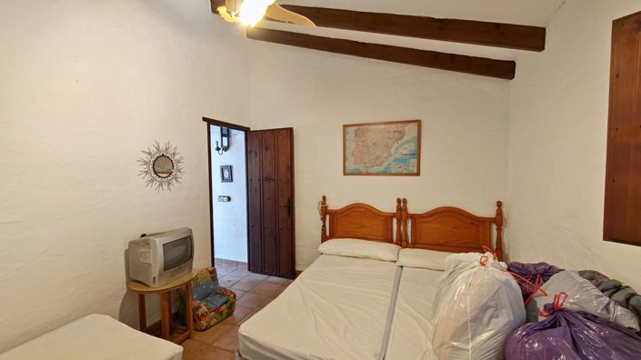 Image No.32-4 Bed Country House for sale