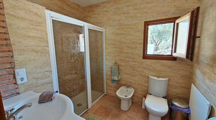 Image No.17-2 Bed Country House for sale