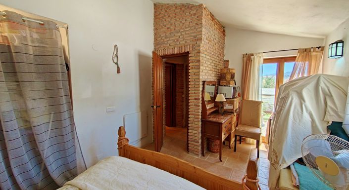 Image No.21-2 Bed Country House for sale