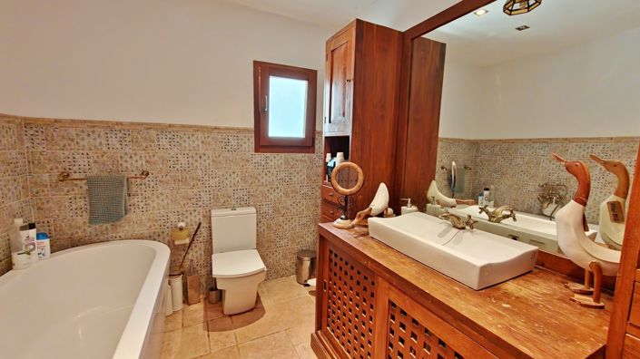 Image No.23-2 Bed Country House for sale