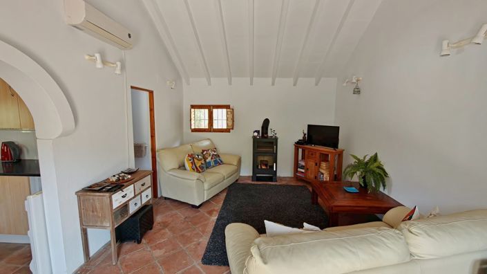 Image No.8-2 Bed Country House for sale