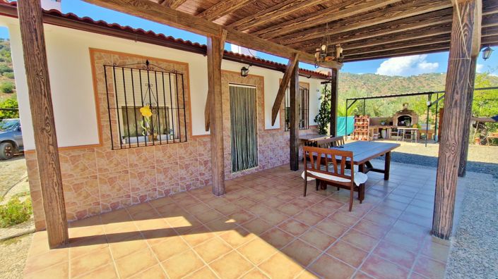 Image No.2-5 Bed Country House for sale