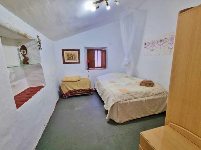 Image No.15-5 Bed Country House for sale
