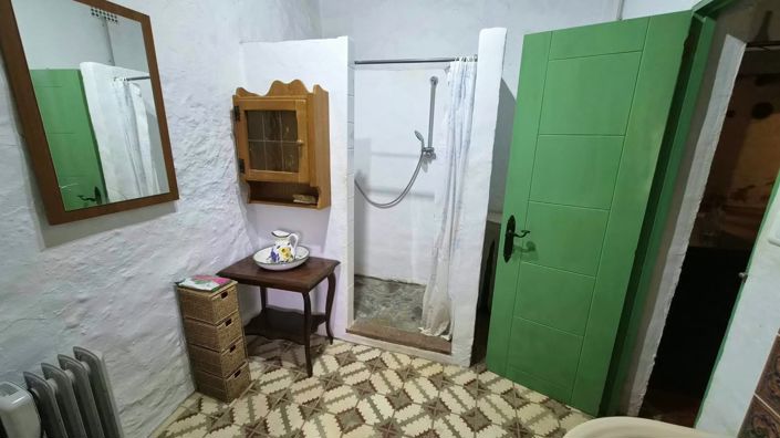 Image No.25-2 Bed Country House for sale