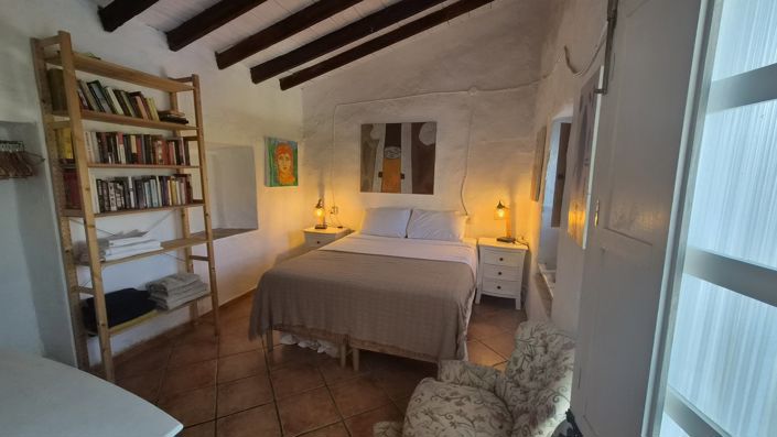 Image No.26-2 Bed Country House for sale