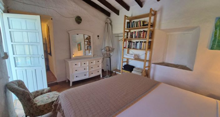 Image No.27-2 Bed Country House for sale